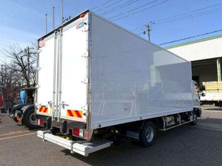 ４t　ワイド　格納ゲート付冷凍バン