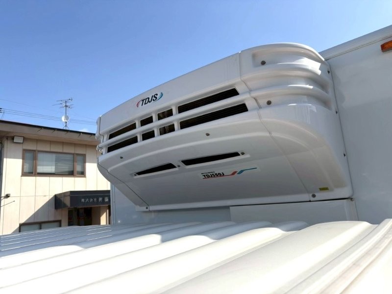 ４t　ワイド　格納ゲート付冷凍バン