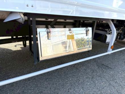 ４t　ワイド　格納ゲート付冷凍バン