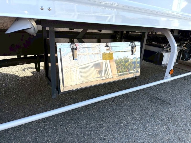 ４t　ワイド　格納ゲート付冷凍バン