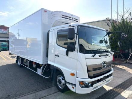 ４t　ワイド　格納ゲート付冷凍バン