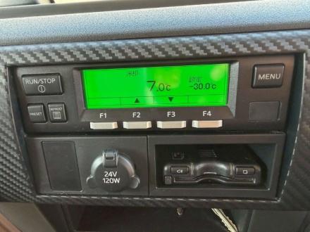 ４t　ワイド　格納ゲート付冷凍バン