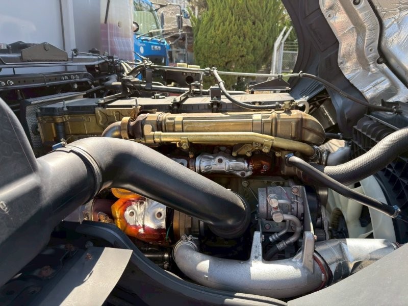 25t仕様　３軸高床　アルミウイング