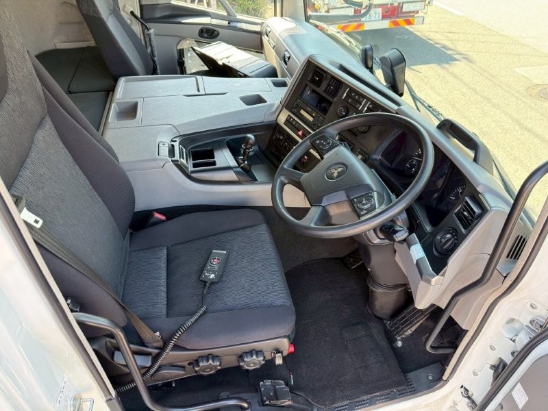 25t仕様　３軸高床　アルミウイング